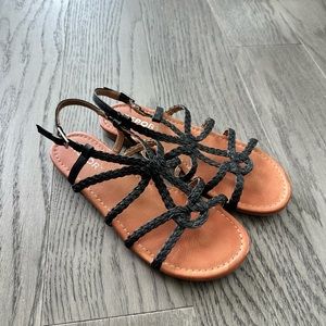 Report sandals